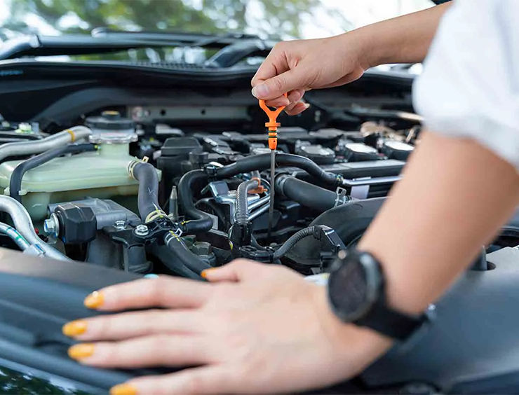 Cómo mirar el aceite del coche y evaluar si es correcto?