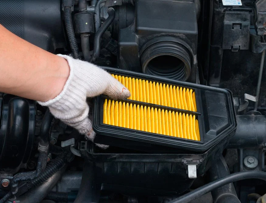 filtro de aire amarillo coche