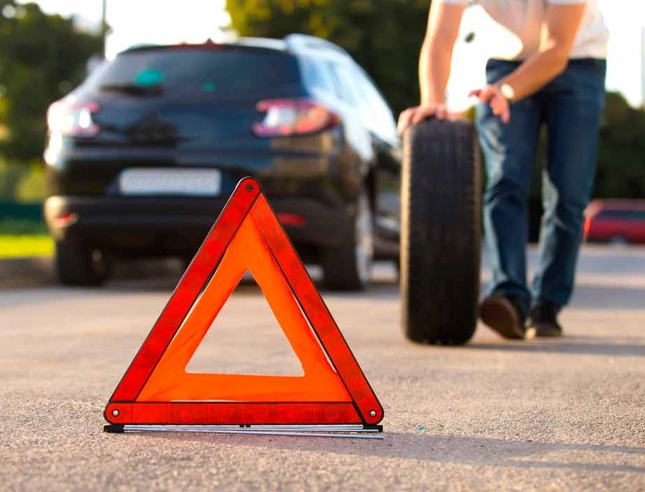 triangulo carretera pinchazo