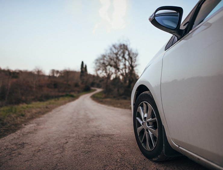 ¿No es más caro combinar neumáticos de verano e invierno?