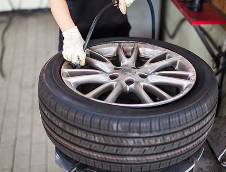 ¿Se deben revisar los neumáticos Run Flat?